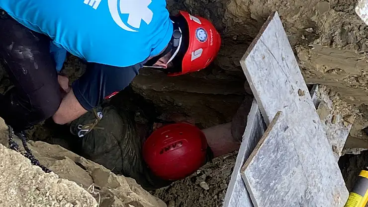 Çanakkale'de göçük altında kalanları kurtarma çalışmaları devam ediyor