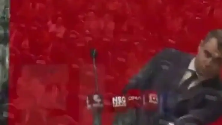 CHP İzmir'de tek aday Çağatay Güç, kürsüde bayıldı
