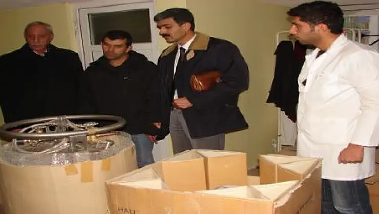 ZİRAAT ODASI'NDAN YYÜ'NE CİHAZ BAĞIŞI