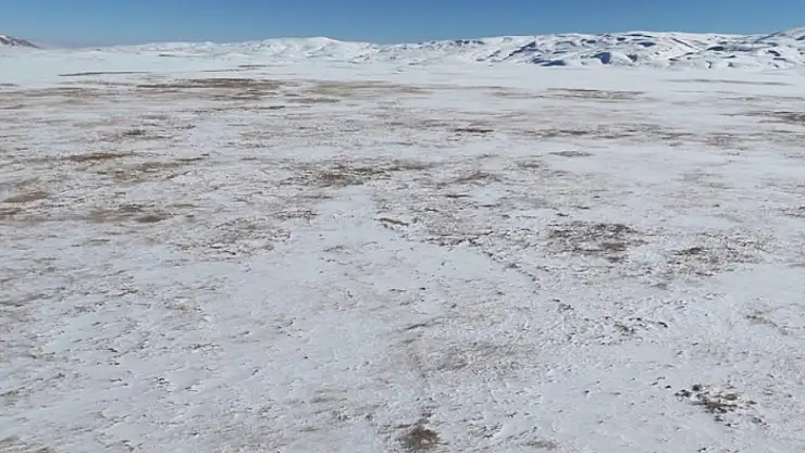 Cil Gölü'nün yüzeyi dondu