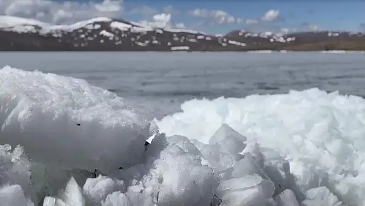 Çıldır Gölü, çözülmeye başladı