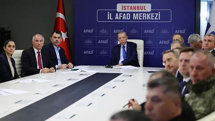 Cumhurbaşkanı Erdoğan, AFAD'daki kriz merkezinde depreme ilişkin bilgi aldı
