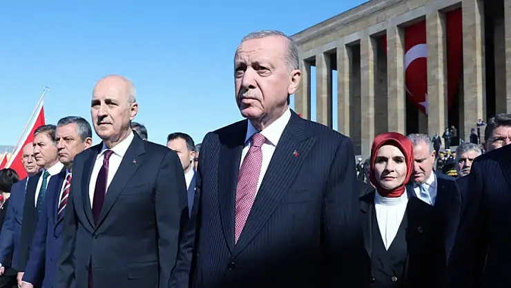 Cumhurbaşkanı Erdoğan başkanlığındaki devlet erkanı Anıtkabir'i ziyaret etti