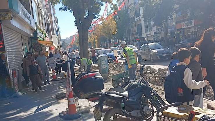 Cumhuriyet Caddesi'nde bakım onarım çalışması