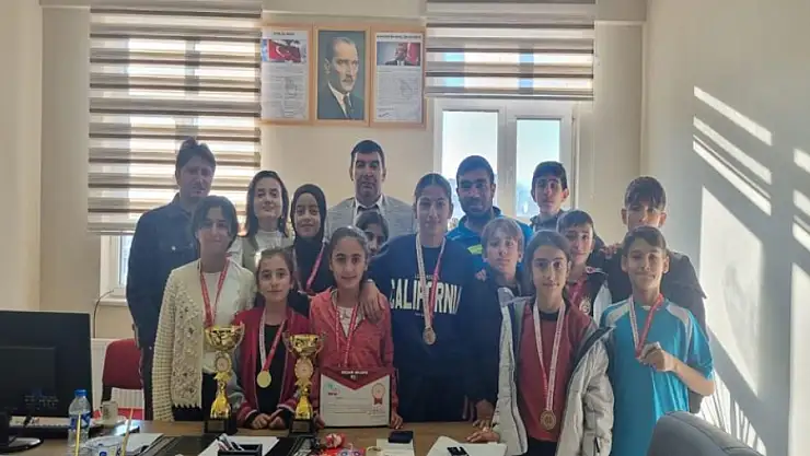 Cumhuriyet Ortaokulundan çifte başarı