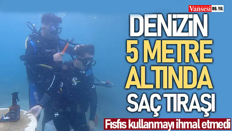 Denizin 5 metre altında saç tıraşı yaptı