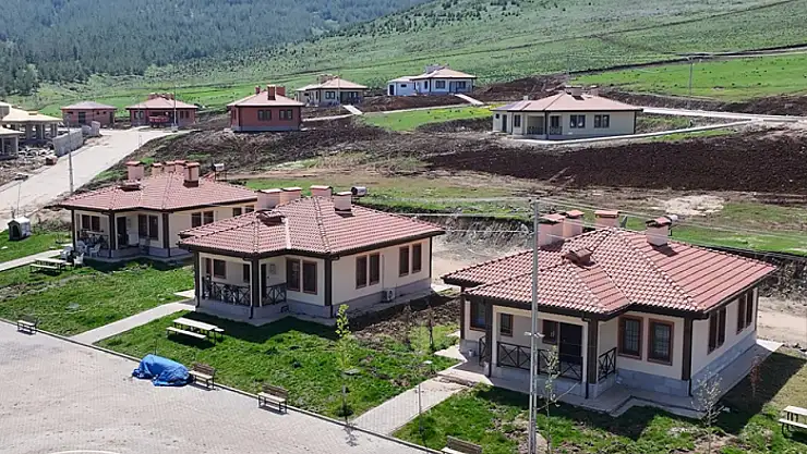 Deprem bölgesinde kalıcı konutların teslimi devam ediyor