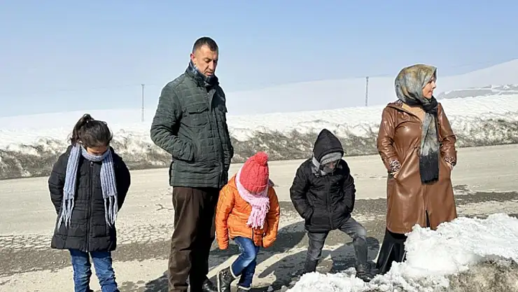 Deprem korkuttu! Vatandaş kendini dışarıya attı