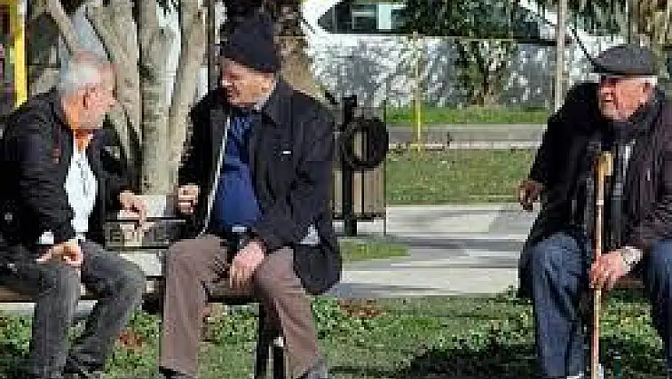 Dikkat! 65 yaş üstü dışarı çıkamayacak!