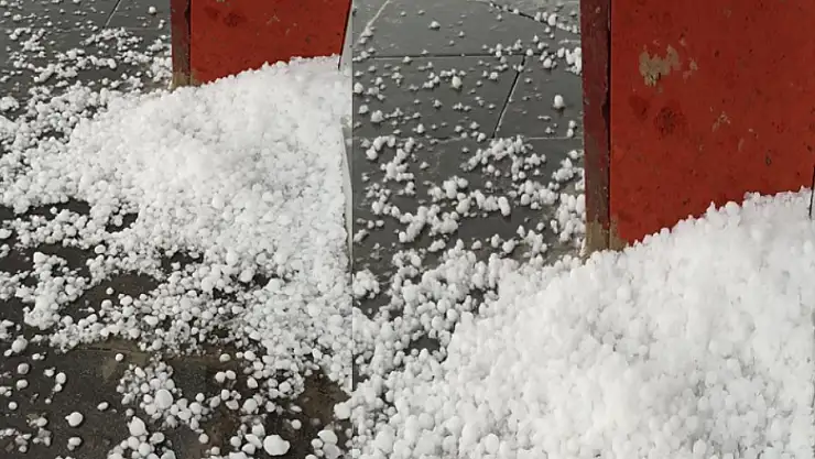 Dolu, araçlara ve tarım arazilerine zarar verdi