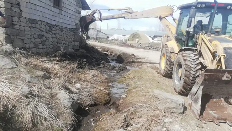Doluca Mahallesi'nde kanal açma çalışması