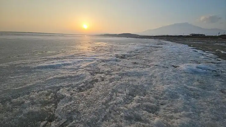 Donan kuş cenneti Arin Gölü'nde gün batımı
