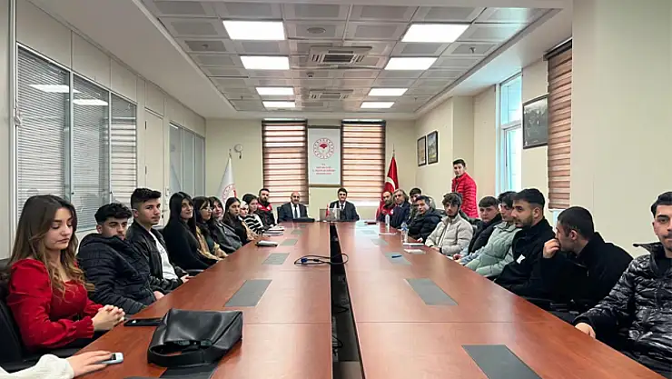 Dr. Turgay Şişman, stajyer öğrencilerle buluştu