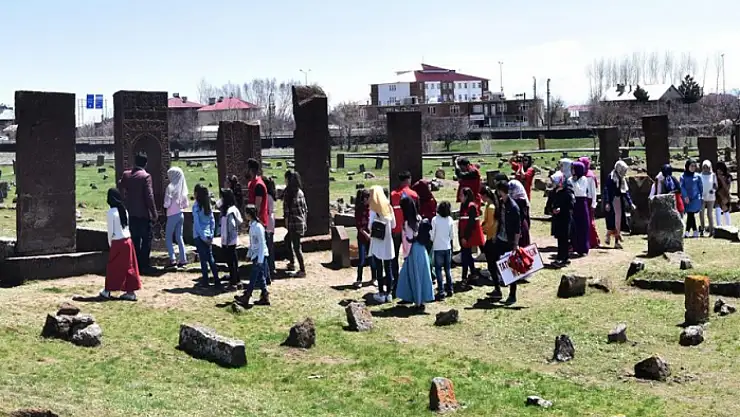Dünya'nın en büyük Türk-İslam mezarlığı