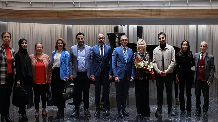 Dünyaca ünlü Piyanist Gülsin Onay Van'da sahne aldı