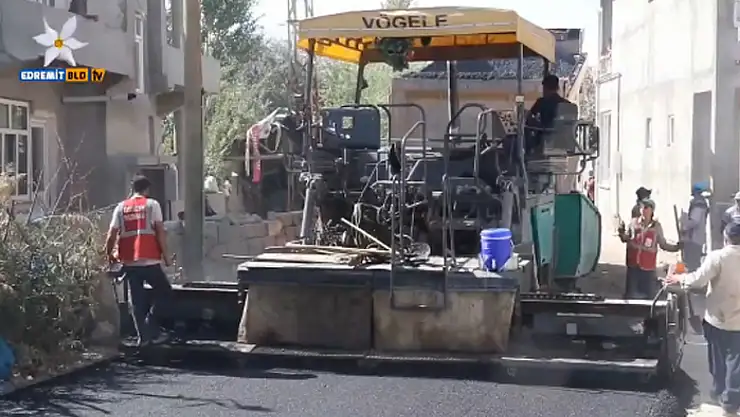 Edremit Belediyesi'nden yol yapım çalışmaları