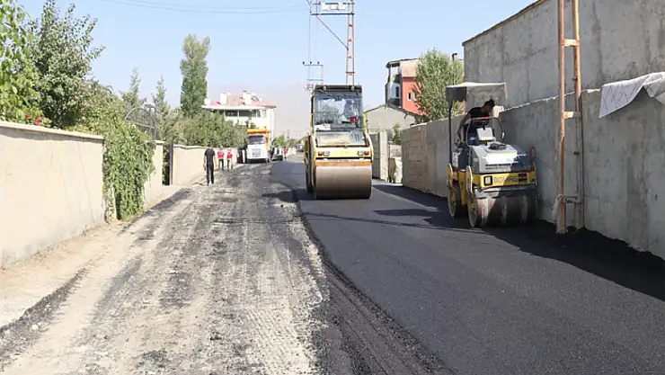Edremit'te son bir ayda 9 kilometre yol asfaltlandı