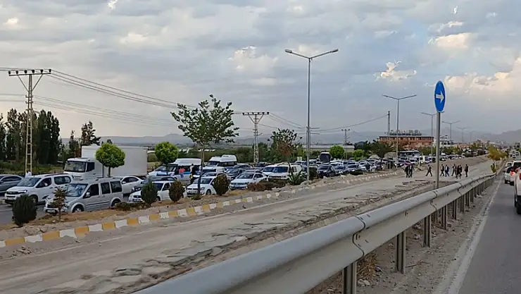 Edremit yolundaki köprülü kavşak çalışmalarında manzara aynı