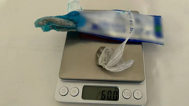 Elazığ'da diş macunu tüpünden esrar çıktı