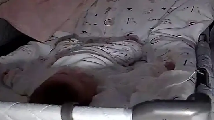 Elsem bebek depreme böyle yakalandı