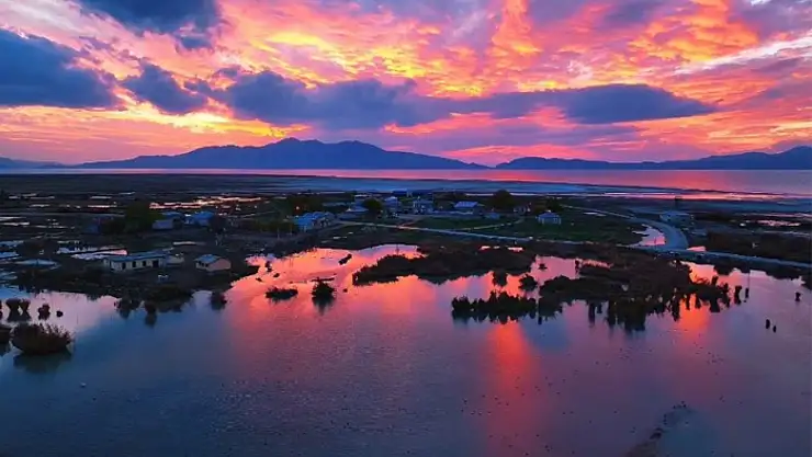 Erçek Gölü'nde muhteşem günbatımı