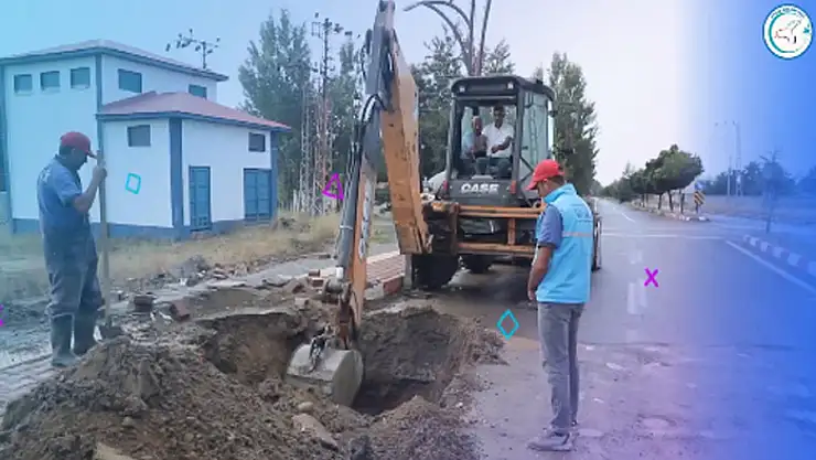 Erciş Belediyesi'nden Çınarlı Caddesi'nde su hattı çalışması