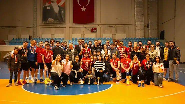 Erciş'te 17. voleybol turnuvası tamamlandı