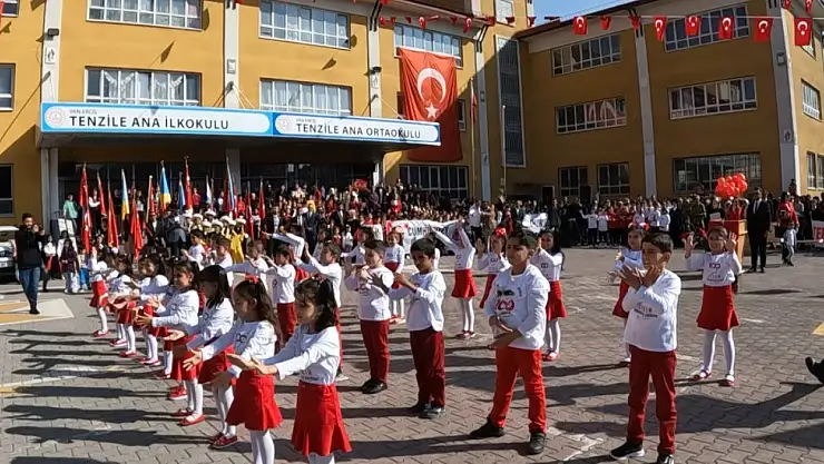 Erciş'te 29 Ekim Coşkuyla Kutlandı