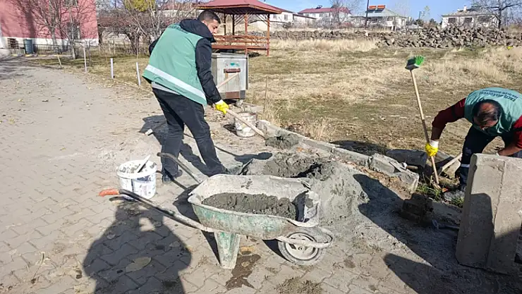 Erciş'te kaldırım ve yol düzenleme çalışmaları sürüyor