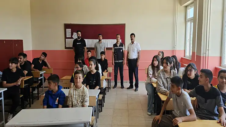 Erciş'te öğrencilere inci kefali eğitimi