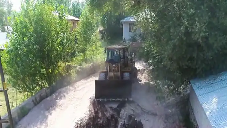 Erciş'te stabilize yol çalışmaları devam ediyor