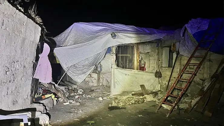 Erzurum'da evin çatısı çöktü