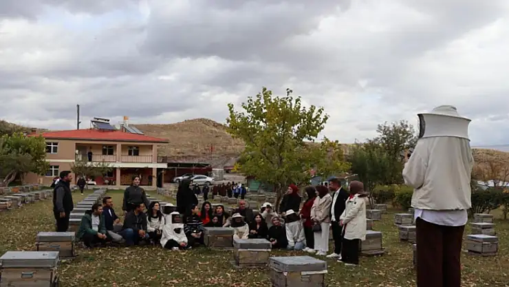 Erzurumlu gençler organik arıcılığı öğrendi