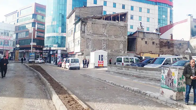 Eski belediye iş merkezinin yeri oto parka dönüştü