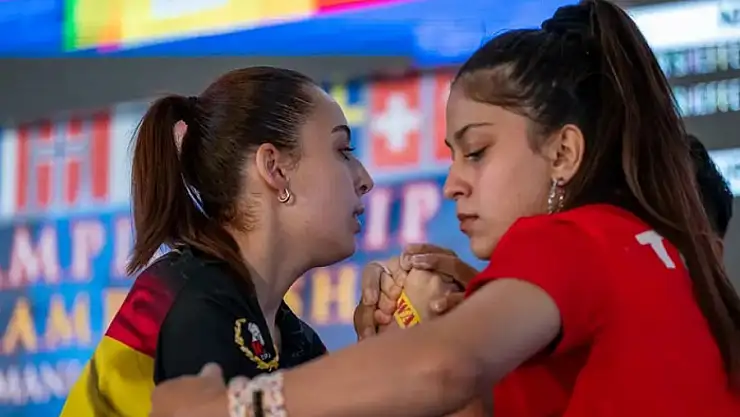 Eskişehirli sporcunun bileği Avrupa'da bükülmedi