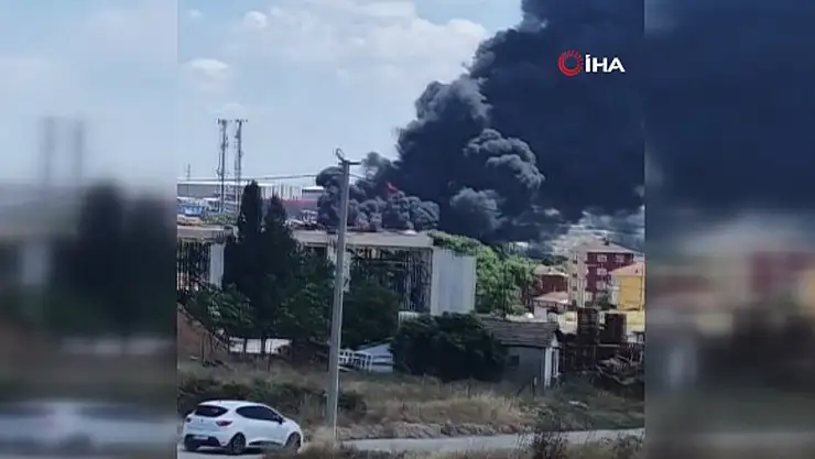 Fabrika alev topuna döndü: Bölgeye çok sayıda ekip sevk edildi