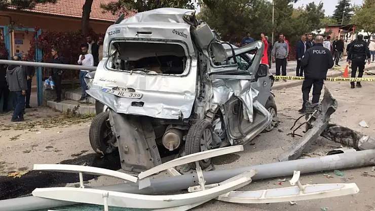 Feci kaza! Freni patlayan midibüs dehşet saçtı