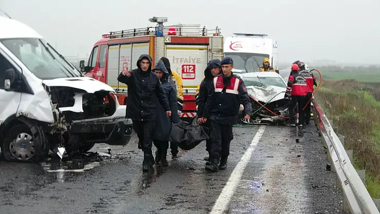 Feci kaza: 3 ölü, 2'si ağır 5 yaralı