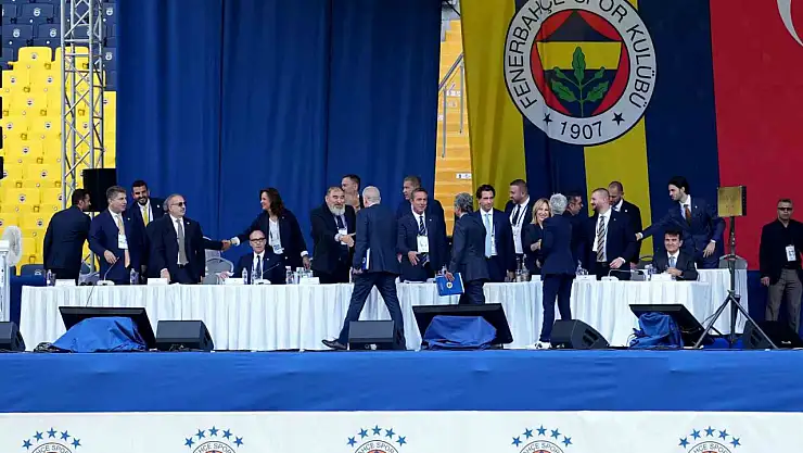 Fenerbahçe'de olağanüstü seçimli genel kurul toplantısı başladı