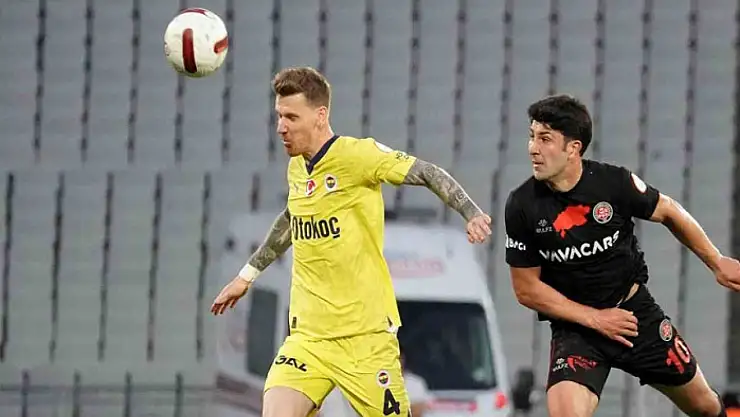Fenerbahçe'de Serdar Aziz, Avusturya kampından ayrıldı