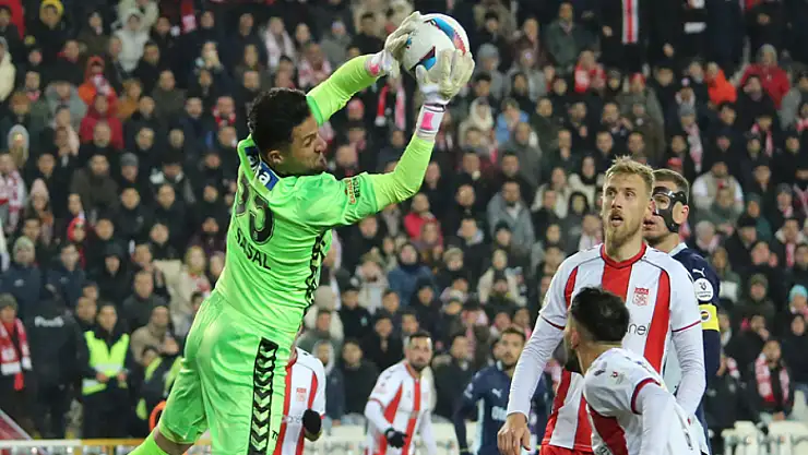 Fenerbahçe, Sivas'ta 3 golle kazandı