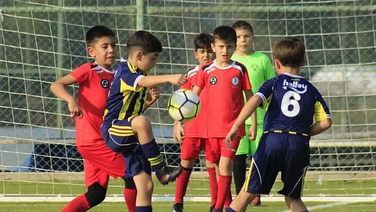 Fenerbahçe'yi eleyen Denizlili gençler dikkat çekti