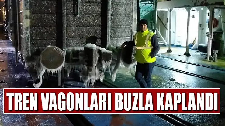 Feribottaki tren vagonları buzla kaplandı