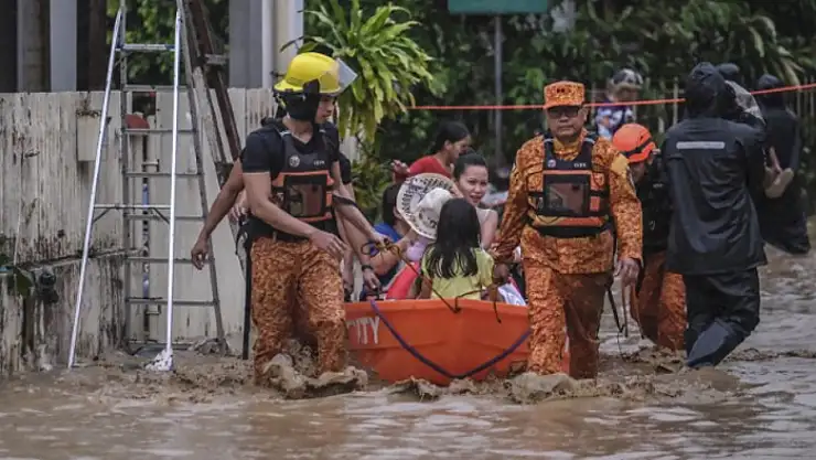 Filipinler'i Kalmaegi Tayfunu vurdu: 2 ölü