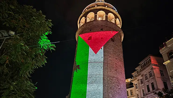 Filistin bayrağı Galata Kulesi'ne yansıtıldı