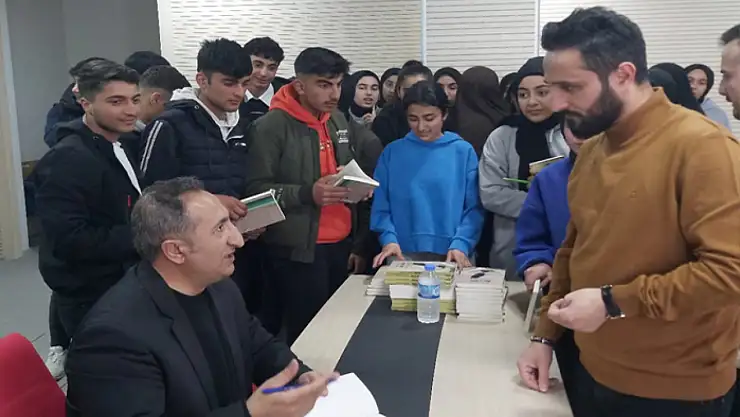 Gazetemiz yazarı Erdal Şahin öğrencilerle buluştu