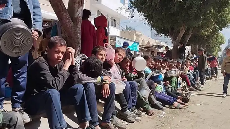 Gazze halkının açlık ve susuzlukla mücadelesi sürüyor