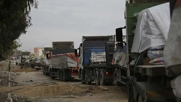Gazze'ye 200 yardım tırı sınırdan geçti