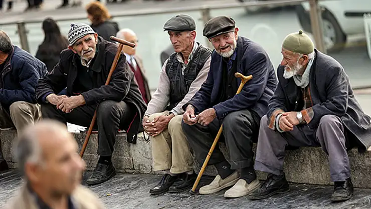 Geçinemeyen emekliler çözüm bekliyor