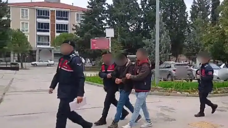 'Gizli servistenim' yalanıyla 1 milyon dolandıran sahte komiser lüks rezidansta yakalandı